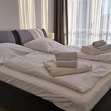 Apartmenthaus Hafenspitze Ap 28, Blickrichtung Innenstadtbinnenhafen - A72338 *
